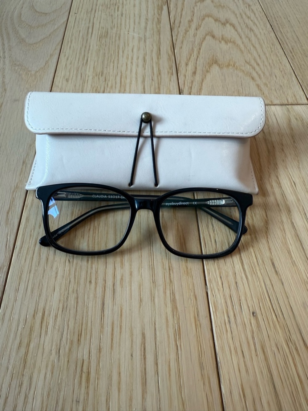 Bluelight Black Glasses w/ Classic Cream Leather Case
